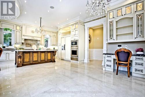 73 Stockdale Cres, Richmond Hill, ON - Indoor Photo Showing Kitchen With Upgraded Kitchen