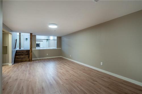 142 Marcella Crescent, Hamilton, ON - Indoor Photo Showing Other Room