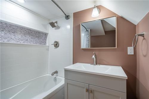 142 Marcella Crescent, Hamilton, ON - Indoor Photo Showing Bathroom