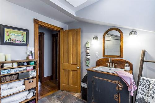 Main bathroom on 2nd floor - 627 Bayshore Boulevard, Burlington, ON - Indoor