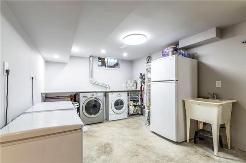 Laundry room - 627 Bayshore Boulevard, Burlington, ON - Indoor Photo Showing Laundry Room