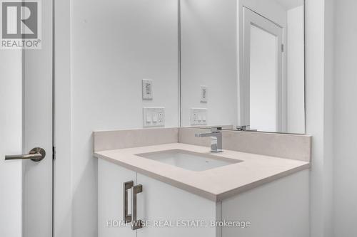 303 - 485 Logan Avenue, Toronto, ON - Indoor Photo Showing Bathroom