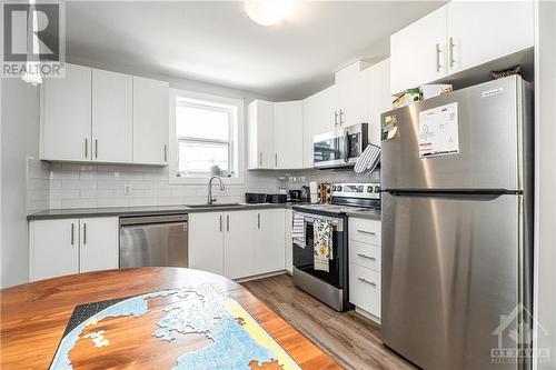 358 Booth Street, Ottawa, ON - Indoor Photo Showing Kitchen With Stainless Steel Kitchen