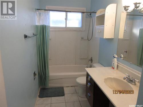301 Halifax Street N, Regina, SK - Indoor Photo Showing Bathroom