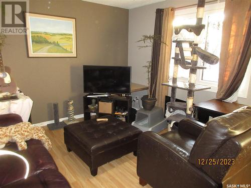 7316 6Th Avenue, Regina, SK - Indoor Photo Showing Living Room