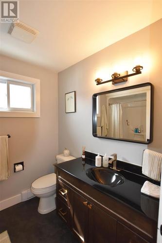 107 Parkshore Dr, Sault Ste Marie, ON - Indoor Photo Showing Bathroom