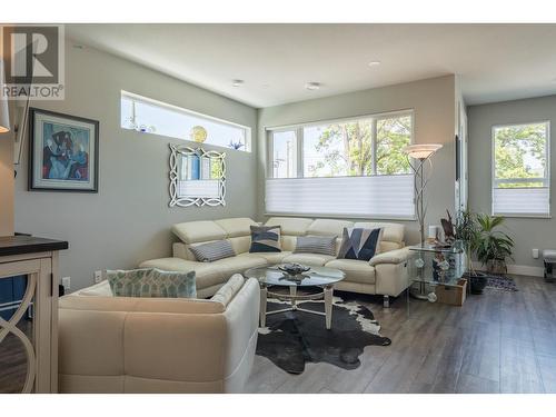 2603 39 Avenue Unit# 2, Vernon, BC - Indoor Photo Showing Living Room