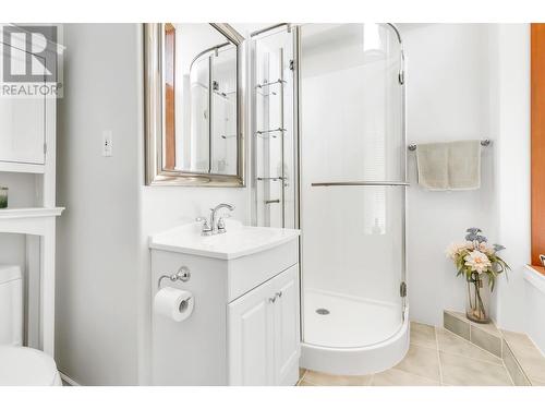 1475 Bowron Road, Prince George, BC - Indoor Photo Showing Bathroom