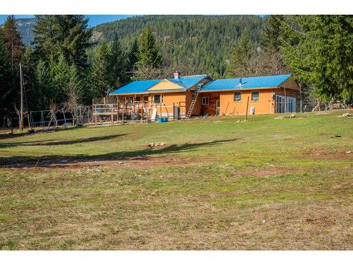 2621 Highway 3A, Castlegar, BC - Outdoor