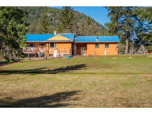 2621 Highway 3A, Castlegar, BC - Outdoor