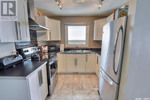 835 7Th Street E, Prince Albert, SK - Indoor Photo Showing Kitchen With Double Sink