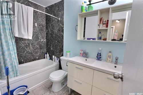 835 7Th Street E, Prince Albert, SK - Indoor Photo Showing Bathroom