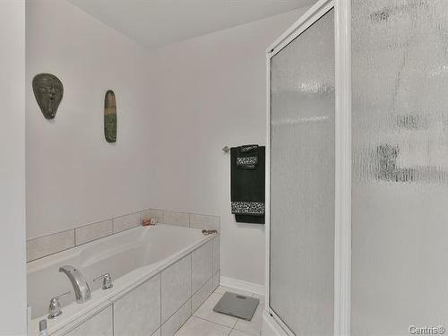 Bathroom - 121  - 123 Rue Onulphe-Peltier, L'Épiphanie, QC - Indoor Photo Showing Bathroom