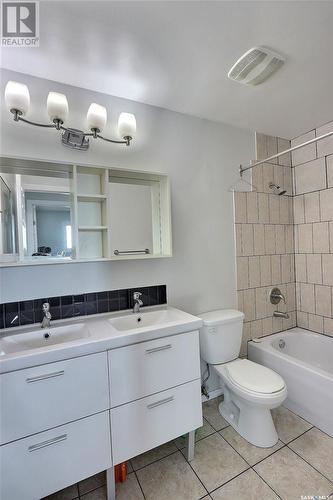 837 7Th Street E, Prince Albert, SK - Indoor Photo Showing Bathroom