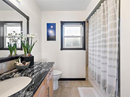 2050 Winnipeg Rd, Sooke, BC - Indoor Photo Showing Bathroom