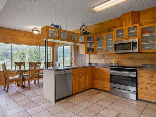 7087 Mays Rd, Duncan, BC - Indoor Photo Showing Kitchen