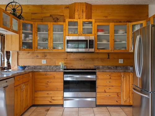 7087 Mays Rd, Duncan, BC - Indoor Photo Showing Kitchen