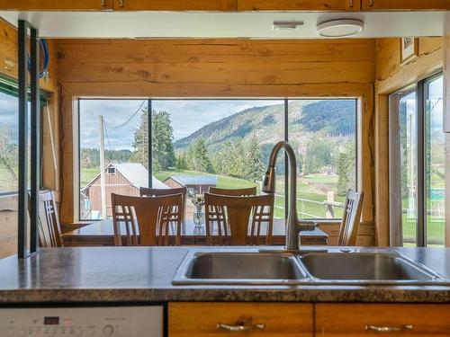 7087 Mays Rd, Duncan, BC - Indoor Photo Showing Kitchen With Double Sink