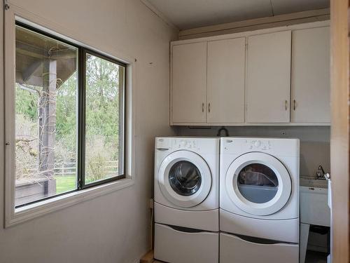 7087 Mays Rd, Duncan, BC - Indoor Photo Showing Laundry Room