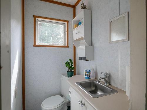 7087 Mays Rd, Duncan, BC - Indoor Photo Showing Bathroom