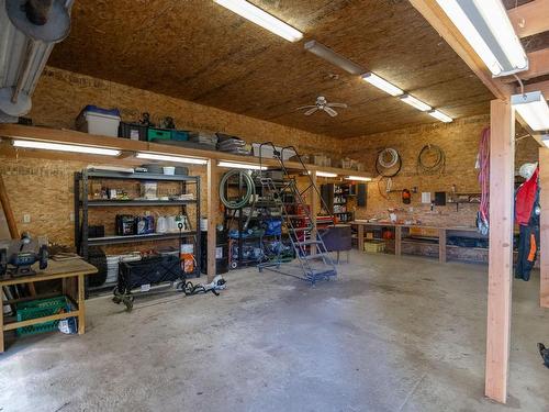 7087 Mays Rd, Duncan, BC - Indoor Photo Showing Garage