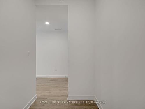 504-1 Cardiff Rd, Toronto, ON - Indoor Photo Showing Other Room