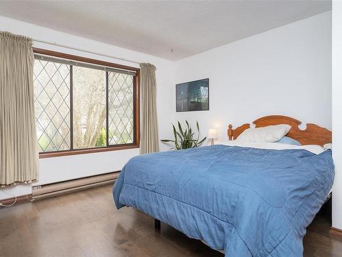 4076 Grange Rd, Saanich, BC - Indoor Photo Showing Bedroom