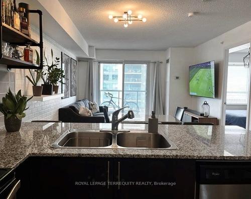 807-1410 Dupont St W, Toronto, ON - Indoor Photo Showing Kitchen With Double Sink