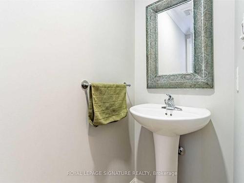 3043 Drumloch Ave, Oakville, ON - Indoor Photo Showing Bathroom