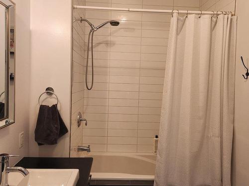 Bathroom - 403-6290 Boul. Chevrier, Brossard, QC - Indoor Photo Showing Bathroom