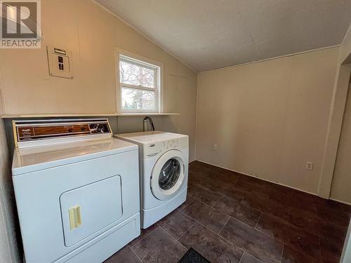 420 96 Avenue, Dawson Creek, BC - Indoor Photo Showing Laundry Room