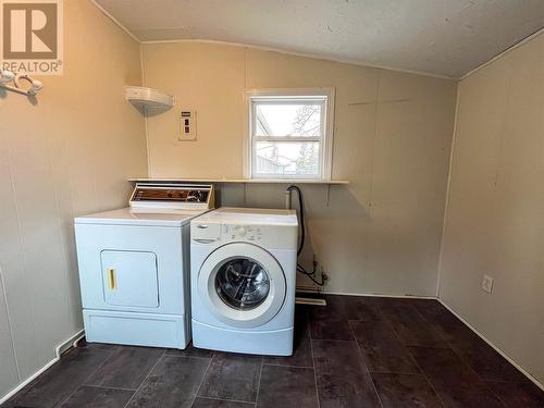 420 96 Avenue, Dawson Creek, BC - Indoor Photo Showing Laundry Room