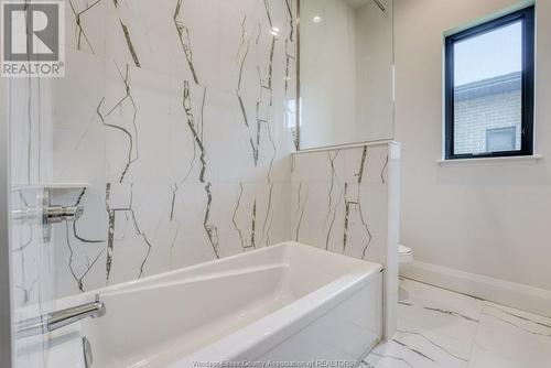 506 Lily Mac Boulevard, Windsor, ON - Indoor Photo Showing Bathroom