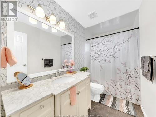 90 Riviera Drive, Amherstburg, ON - Indoor Photo Showing Bathroom