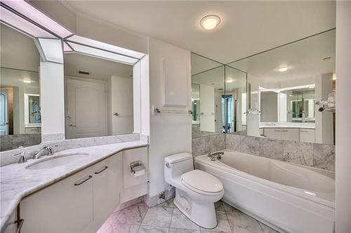 38 Elm Street|Unit #3112, Toronto, ON - Indoor Photo Showing Bathroom