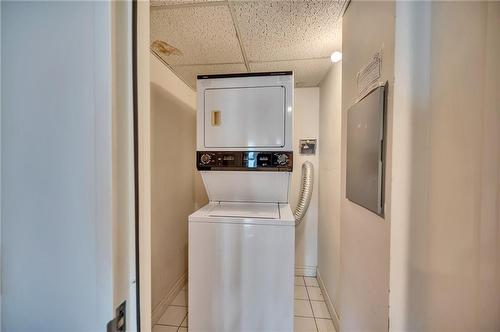 38 Elm Street|Unit #3112, Toronto, ON - Indoor Photo Showing Laundry Room