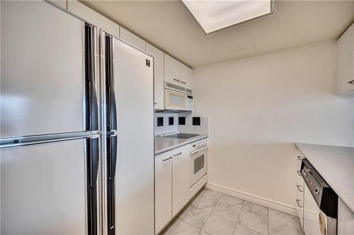 38 Elm Street|Unit #3112, Toronto, ON - Indoor Photo Showing Other Room With In Ground Pool