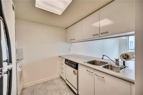 38 Elm Street|Unit #3112, Toronto, ON - Indoor Photo Showing Kitchen With Double Sink