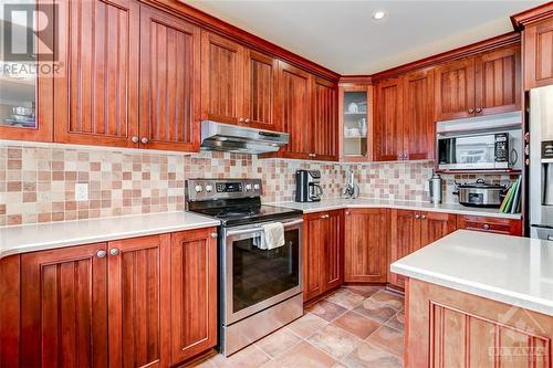 37 Quarry Ridge Drive, Orleans, ON - Indoor Photo Showing Kitchen