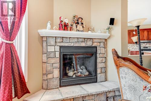 37 Quarry Ridge Drive, Ottawa, ON - Indoor Photo Showing Living Room