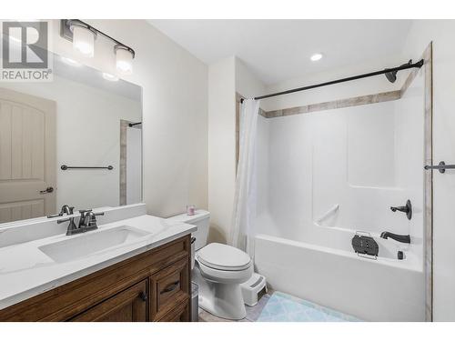2770 Auburn Road Unit# 202, West Kelowna, BC - Indoor Photo Showing Bathroom