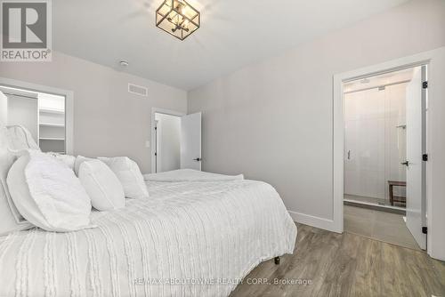 170 Michael'S Way, Prince Edward County, ON - Indoor Photo Showing Bedroom