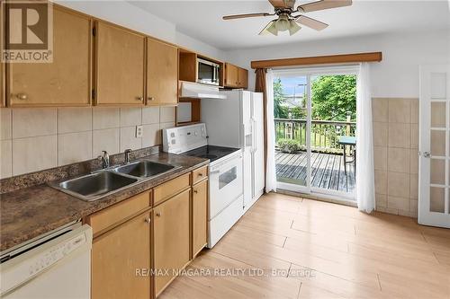 5641 Desson Avenue, Niagara Falls, ON - Indoor Photo Showing Kitchen With Double Sink
