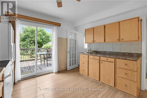 5641 Desson Ave, Niagara Falls, ON - Indoor Photo Showing Kitchen