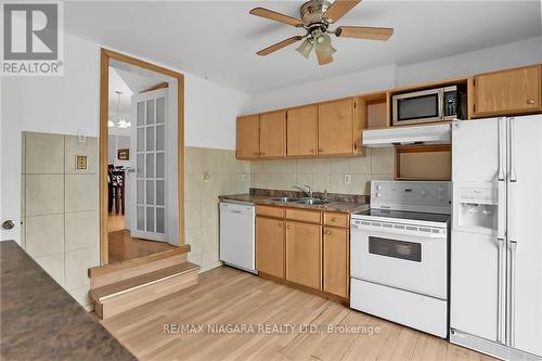 5641 Desson Ave, Niagara Falls, ON - Indoor Photo Showing Kitchen With Double Sink