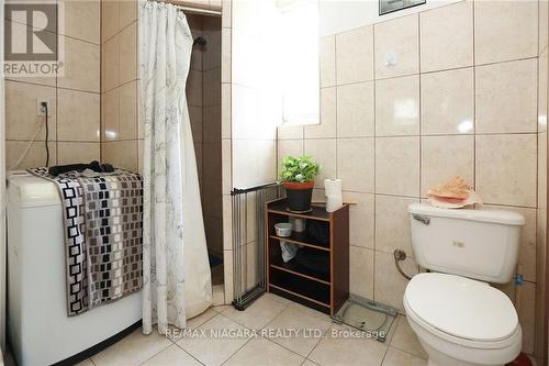 5641 Desson Avenue, Niagara Falls, ON - Indoor Photo Showing Bathroom