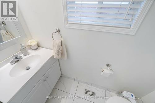 51 Yeaman Drive, Cambridge, ON - Indoor Photo Showing Bathroom