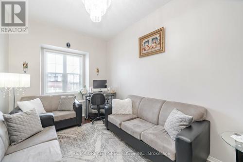 51 Yeaman Drive, Cambridge, ON - Indoor Photo Showing Living Room