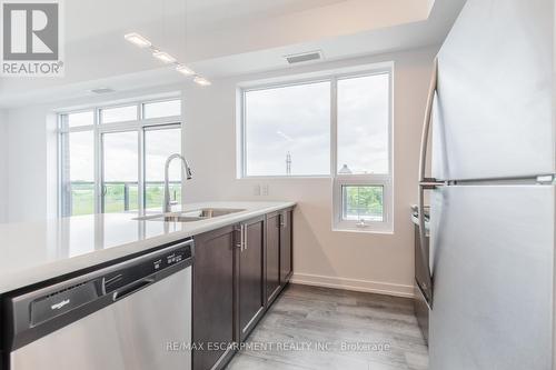 #206 -5055 Greenlane Rd, Lincoln, ON - Indoor Photo Showing Kitchen With Double Sink