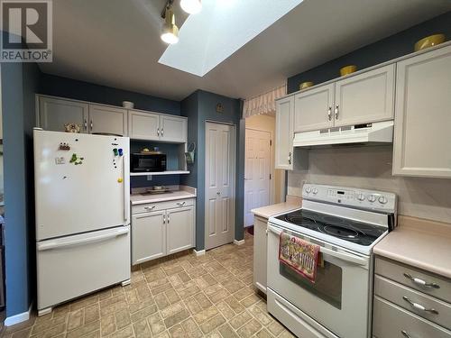 8905 Pineo Court Unit# 306, Summerland, BC - Indoor Photo Showing Kitchen